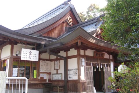 枚岡神社 鶏鳴殿