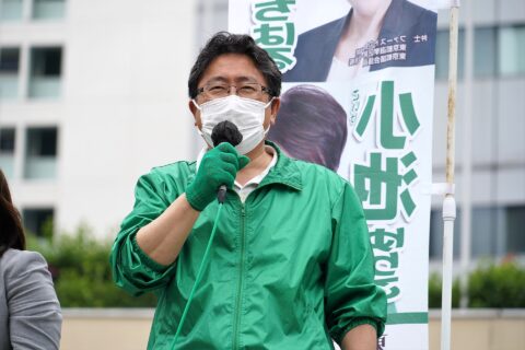 品川駅港南口で街頭演説をする増子博樹氏