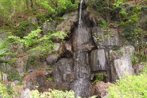 羊山公園 牧水の滝