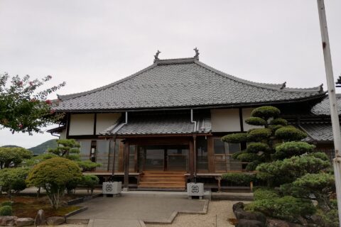 関市小屋名にある補陀山圓通寺。本堂。