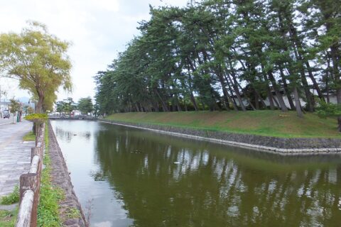 ​本荘城（秋田県由利本荘市）の堀。城域は現在由利本荘市役所と本荘公園として整備されている。