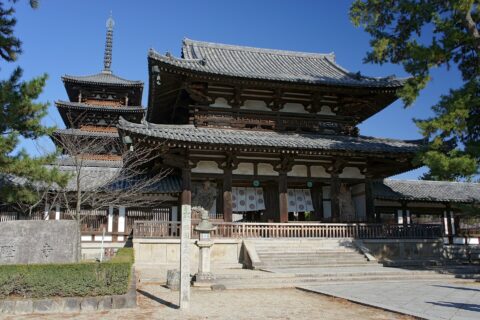 法隆寺中門は国宝。法隆寺は、奈良県斑鳩町にある聖徳宗の寺院。ユネスコ世界文化遺産『法隆寺地域の仏教建造物』の一部。