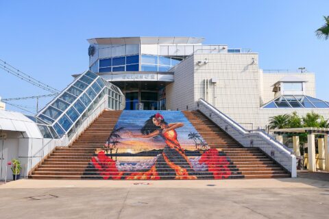 Appearance of "Sand Bath Hall Saraku" building