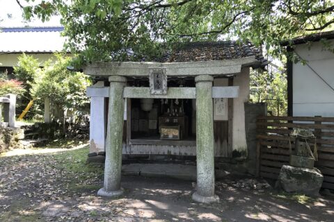 日霊神社境内の生目宮