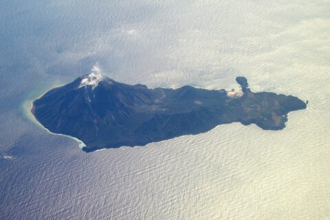 Iōjima Island in Kagoshima, Japan.(鹿児島県にある硫黄島。上空より撮影。)