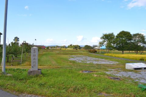 胆沢城跡 全景 (政庁前門から望む)