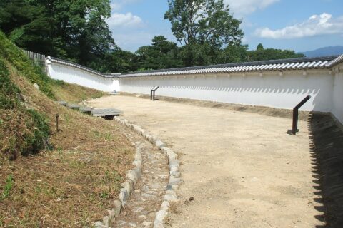 ja:三重県ja:亀山市にある亀山城の復元された二之丸帯曲輪