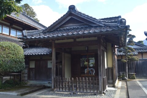 ​鳥取県八頭郡智頭町智頭396にある石谷家住宅。重要文化財。