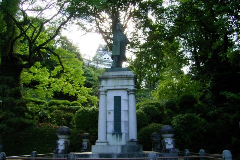 ​高知城 板垣退助 銅像 2007年5月20日、本人撮影