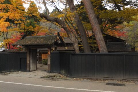 岩橋家住宅（秋田県仙北市角館、武家屋敷通りより撮影）