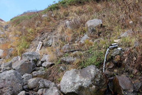 岩木山 錫杖清水 登山者の喉を潤してくれる。ここから山頂まで1時間程度。