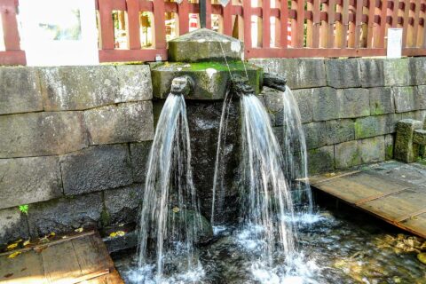 青森県弘前市にある津軽国一宮・岩木山神社の手水場。