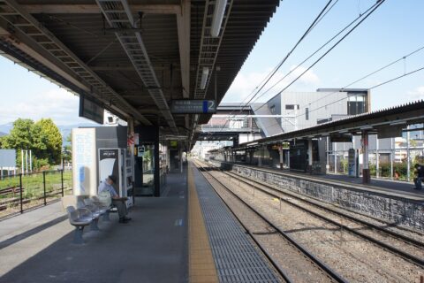 Platform of JR Chuo-Main-Line Isawa-Onsen Station