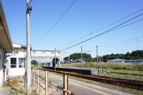 Platform of JR Echigo Line Teradomari Station