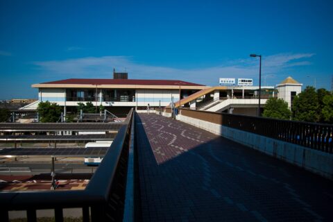 京成電鉄株式会社京成千葉線幕張本郷駅、東日本旅客鉄道株式会社総武本線幕張本郷駅