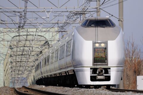 上り特急スワローあかぎ（651系1000番台11両編成）。新町 → 神保原間にて撮影。