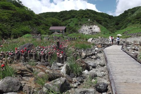 Stone Jizos (stone statues of Kshitigarbha) before the “Sessho-seki”(Killing Stone),Nasu,Tochigi,Japan. Public domainPublic domainfalsefalse I, the copyright holder of this work, release this work into the public domain.