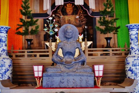 Interior of the Hatto of the Kencho Temple, Kamakura, Prefecture of Kanagawa, Region of Kanto, Japan
