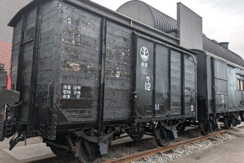 真岡駅構内（SLキューロク館）に保存される蒲原鉄道ワ11形木造有蓋貨物車 ワ12