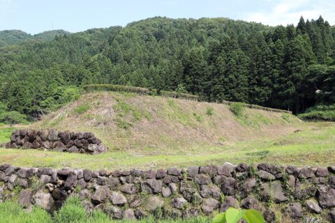 上城戸 土塁で作られた城門