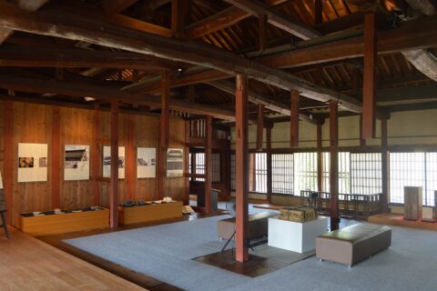 愛媛県喜多郡内子町内子2888にある上芳我家住宅。重要文化財。八日市護国重要伝統的建造物群保存地区。