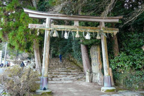 島根県松江市大庭町にある神魂神社。境内入り口の木造鳥居(二の鳥居)