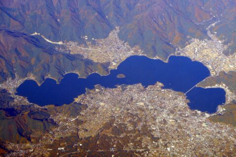 河口湖（かわぐちこ）は、山梨県南都留郡富士河口湖町にある湖。富士五湖の一つである。富士箱根伊豆国立公園に指定されている。富士五湖の中で最も長い湖岸線を持ち、最も低い標高地点にある.