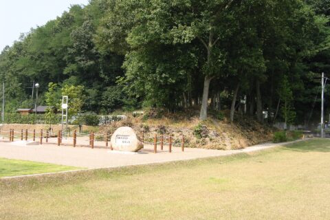 photo of Kawazugahana embankment site(Japan's national designated historical site).Hashiba Hideyoshi(Toyotomi Hideyoshi) leveed this embankment around Bitchū Takamatsu castle and the castle was attacked by the water atta