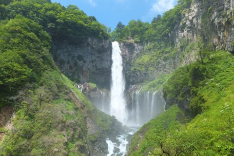 A photo taken from a man-made observation platform below Kegon Falls.