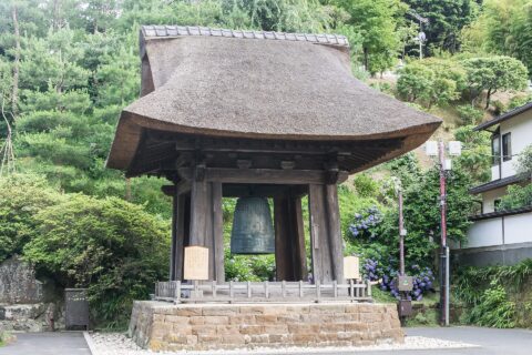 ​建長寺、梵鐘（物部重光作1255年）。国宝。