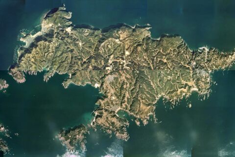 紀伊大島（和歌山県串本町）の空中写真。ckk-75-17_c10の10,11,12,13,14,15,16,17、ckk-75-17_c11の7,8,9,10,11,12,13、合計15枚を合成作成。