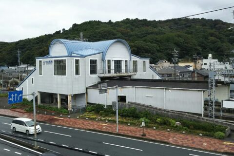 Kintetsu Nakanogo station view from Toba Aquarium.
