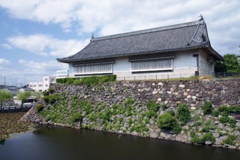 ​岸和田城。所在地は大阪府岸和田市