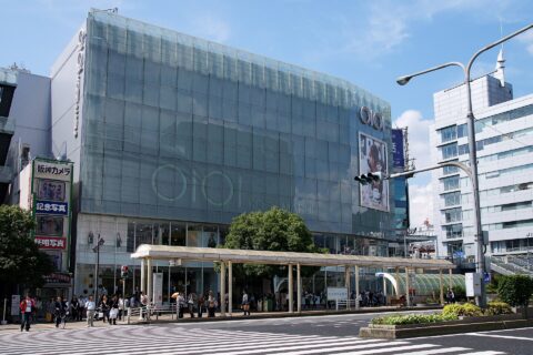 神戸マルイ。 所在地は兵庫県神戸市。