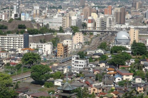 甲府城と甲府駅を眺望