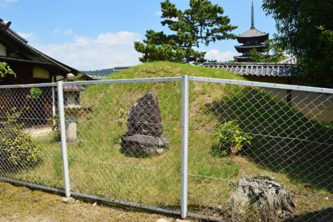 興福寺 額塚