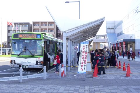 埼玉スタジアムにて浦和レッズの試合開催時に運行されるシャトルバス 浦和美園駅→北門