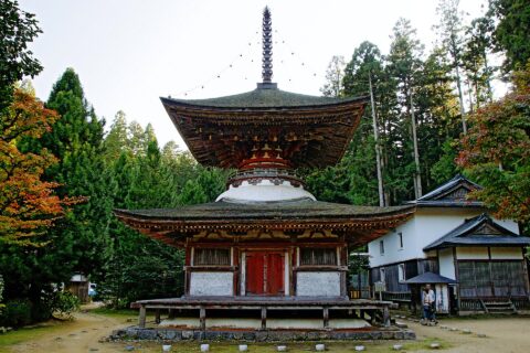 金剛三昧院多宝塔は日本の国宝, 和歌山県高野町。1223年の建築