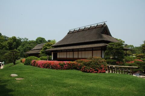 後楽園延養亭（えんようてい 手前）と栄唱（えいしょう 奥）