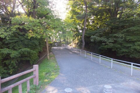 ​久保田城、唐金橋と黒門跡。江戸時代はこちらが正規の登城ルートであった。