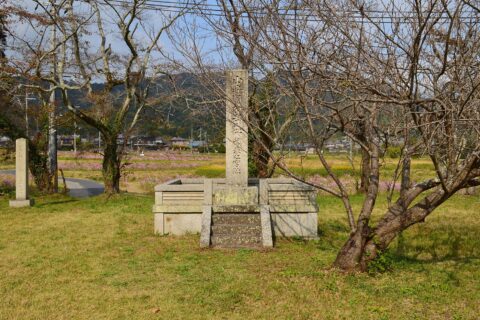 恭仁京跡大極殿 (山城国分寺跡金堂) 石碑