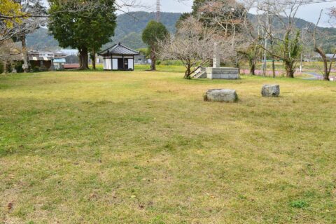 恭仁京跡大極殿 (山城国分寺跡金堂)