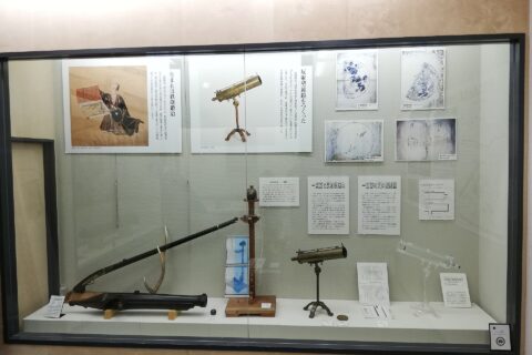 長浜市国友町にある国友鉄砲ミュージアム。1階展示室。国友重恭（一貫斎）の功績と開発したもの。