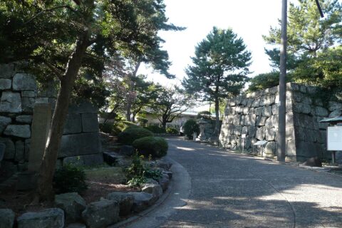 冠木御門の内側の石垣
