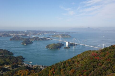 ​亀老山から望む来島海峡大橋