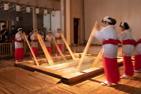 草津温泉 熱乃湯の湯もみ（群馬県吾妻郡草津町）
