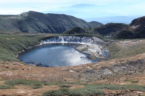 鳥海山の7合目付近にあるカルデラ湖、鳥海湖