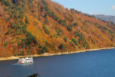 Lake Okutadami (ja:奥只見湖)