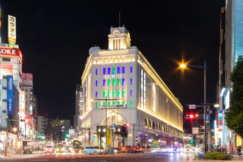 松屋浅草（浅草駅）のライトアップ。