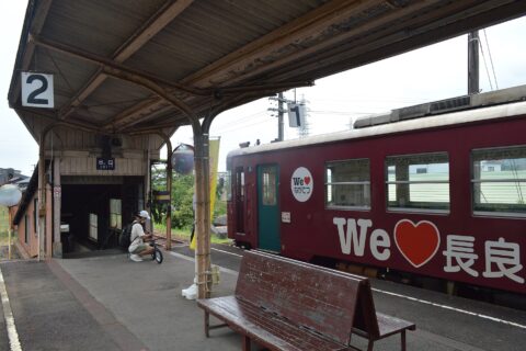 岐阜県美濃市にある長良川鉄道美濃市駅。